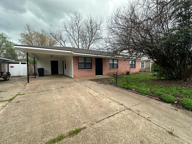 Building Photo - Great home in South Bossier