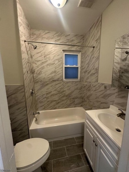 Building Photo - 174 Watson Ave Unit 1