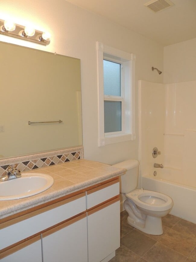 Photo - Spacious 3-Bedroom End-Unit Townhome in a Charming Cul-de-Sac