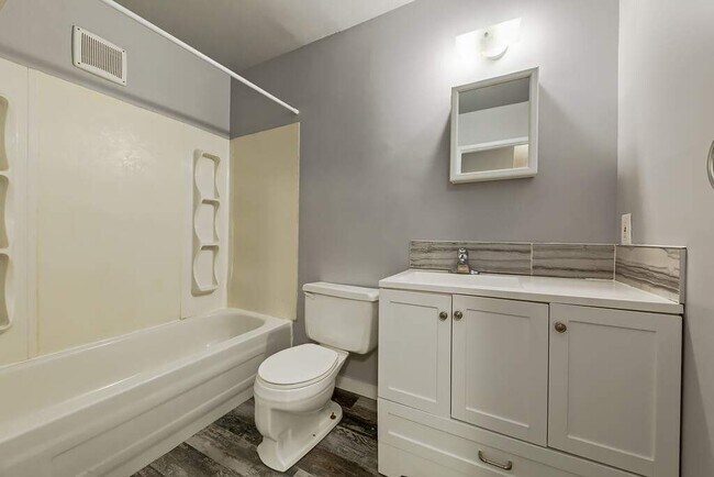 Photo - Lenita Manor