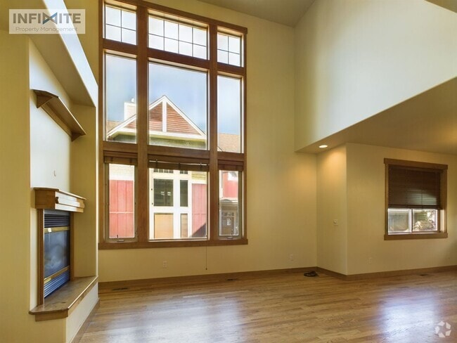 Building Photo - 3 Bedroom and Office! Rental