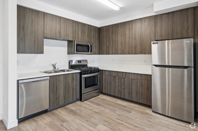 2BR, 2BA - 1,073SF - Kitchen