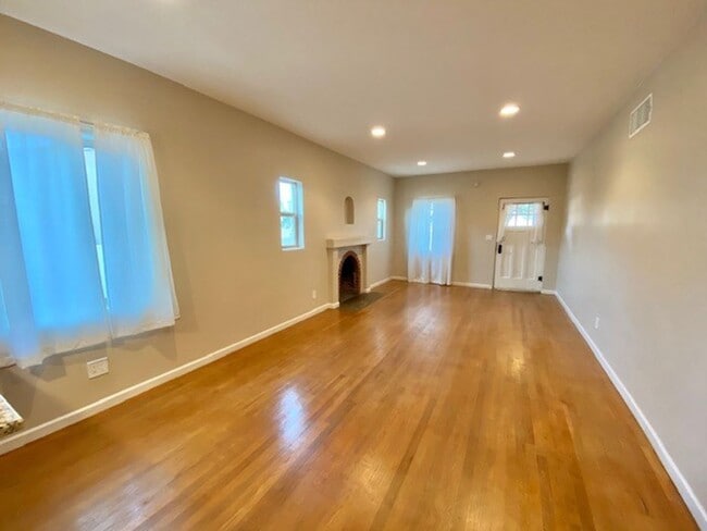 Photo - Gorgeous Sam Hughes bungalow