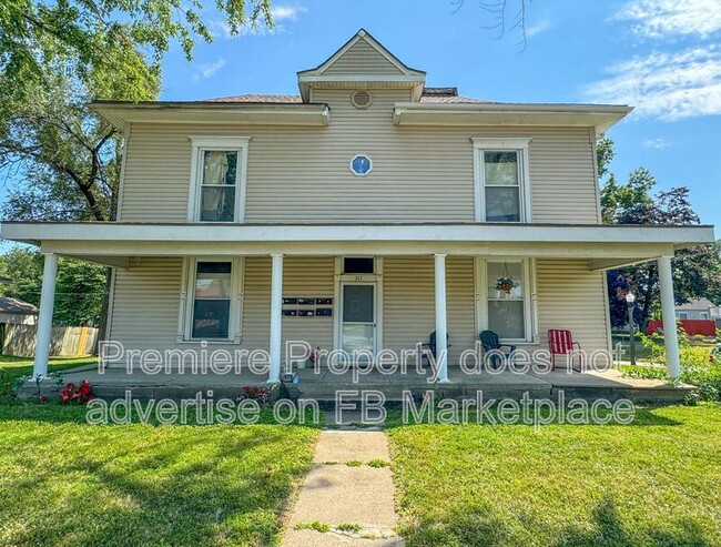 Building Photo - 311 E Arthur St Unit 3