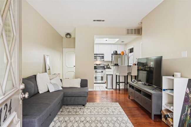 Building Photo - 806 W 24th St Rental