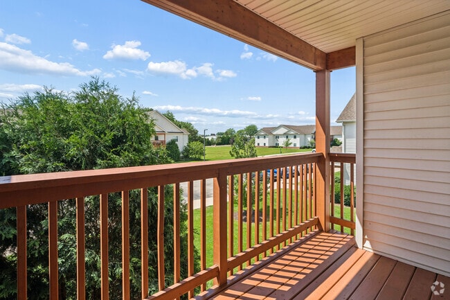 2BR, 2BA - 1,055SF - Balcony