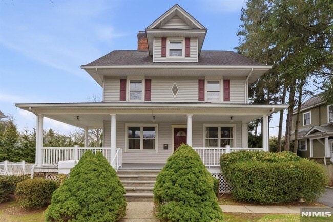 Building Photo - 113 Oak St Unit 1