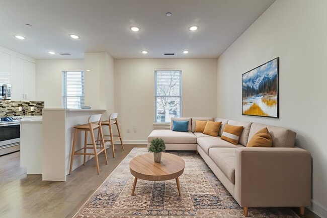 Building Photo - 974 Summit Ave Unit 104 Rental