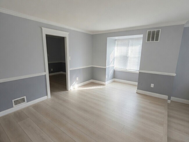 Photo - 21028 Gladstone Dr