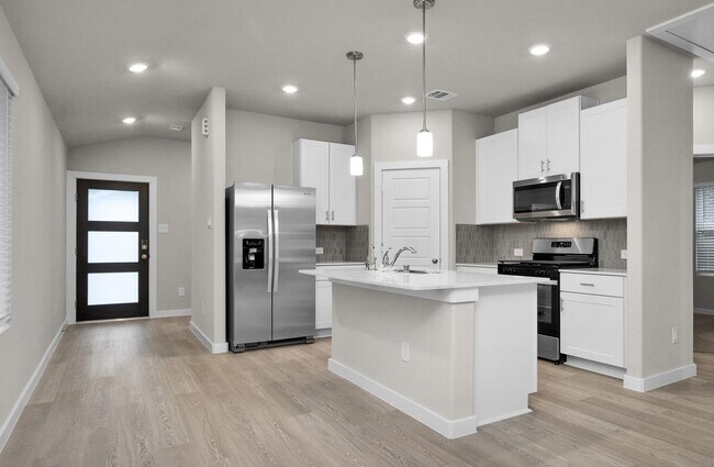 Photo - 18612 Hillswood Dr