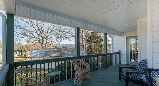 Photo - 477 Probart St