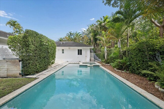 Photo - 2910 Calusa St