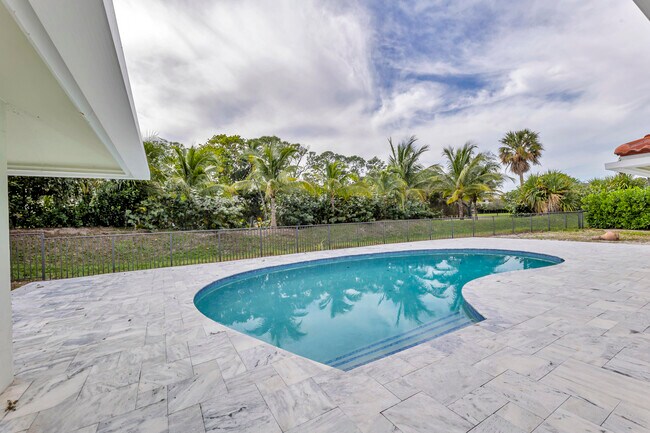 Photo - 5924 Pinebrook Dr