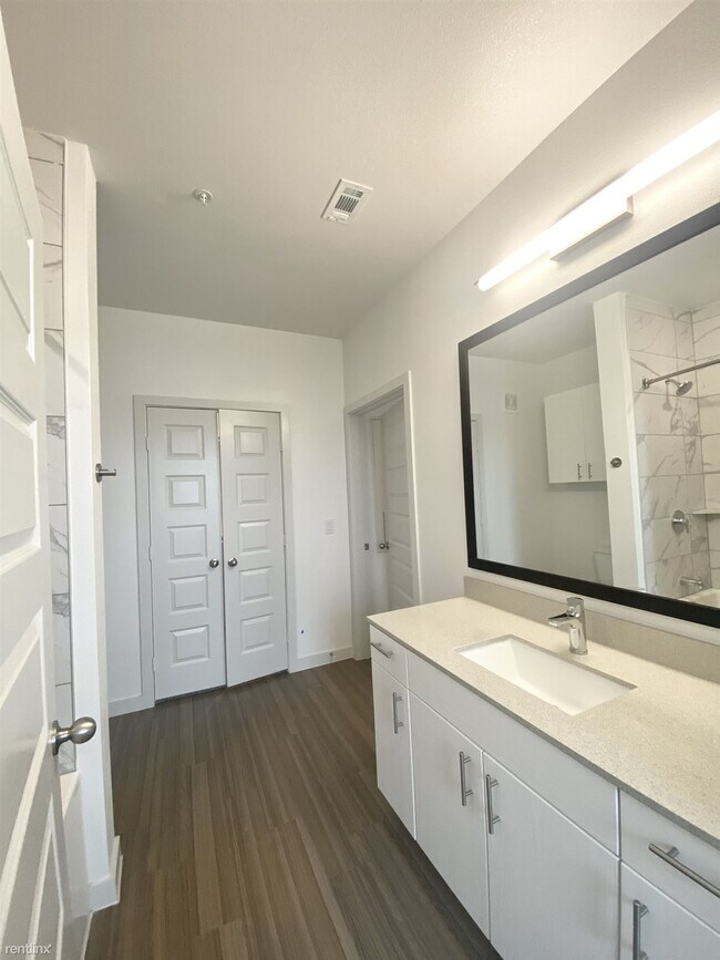 Photo - 1 br, 1 bath Condo - 102 E South St 201