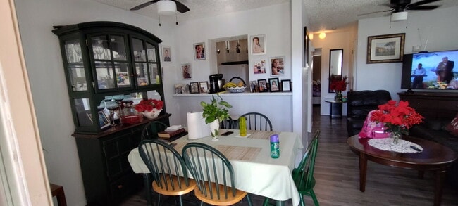 Photo - Cozy 1 Bed, 1 Bath Duplex A Block From Woodlawn Lake