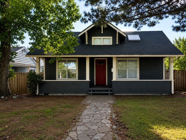 Building Photo - Cornwall Neighborhood Home