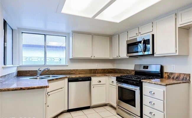 3100 N Tenaya Wy