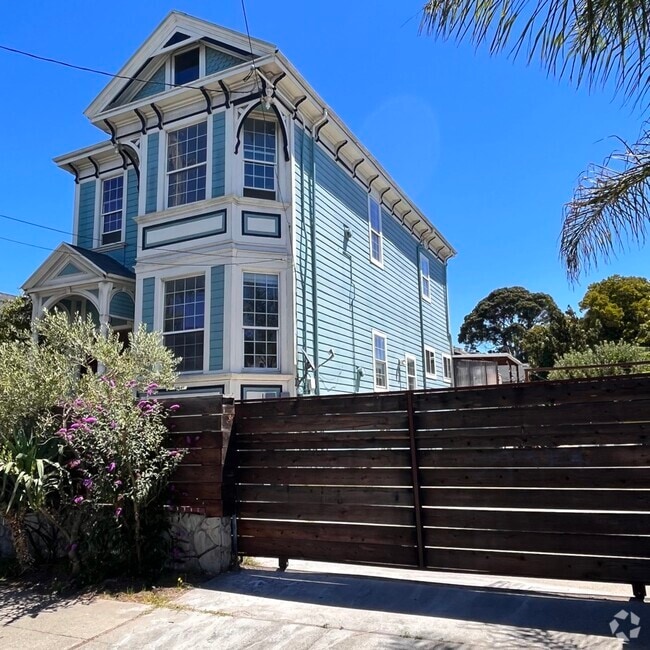 Building Photo - 1622 center st Unit 1622 #1 Rental