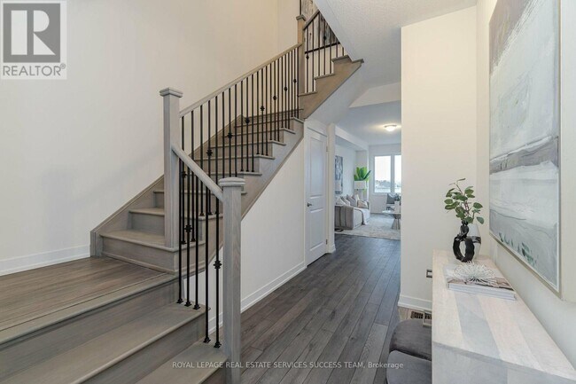 Photo - 1496 Rose Way