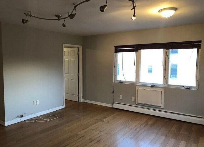 1027 Halsey St Unit 3