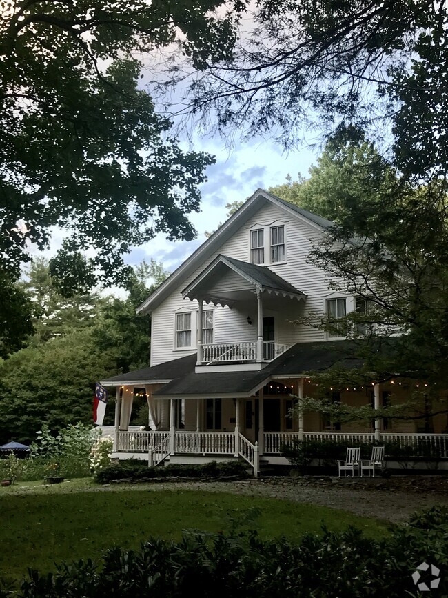Building Photo - 2810 Greenville Hwy Rental