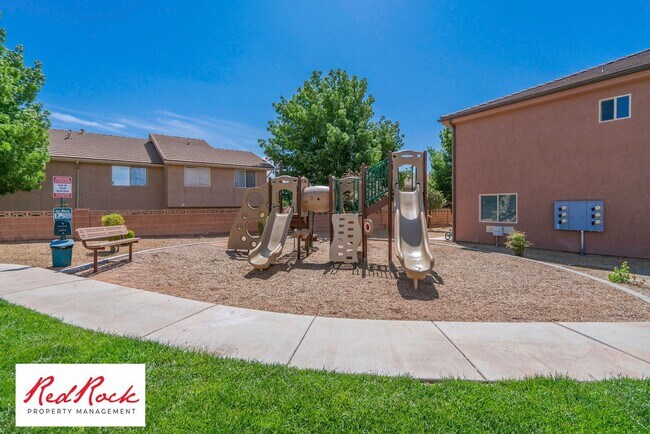 Photo - DOG-FRIENDLY 4 Bedroom Townhome with INTERNET INCLUDED!