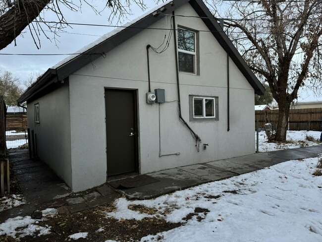 Building Photo - 400 S Raleigh St Rental