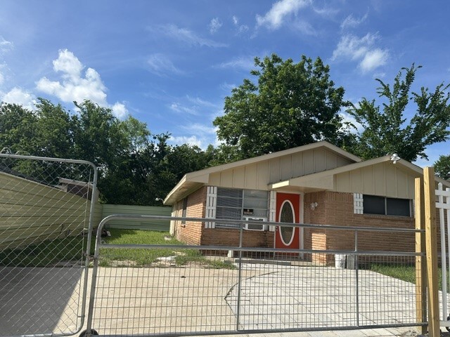 Building Photo - 4418 Ludwig Ln