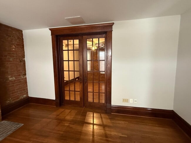 Photo - 1360 S High St