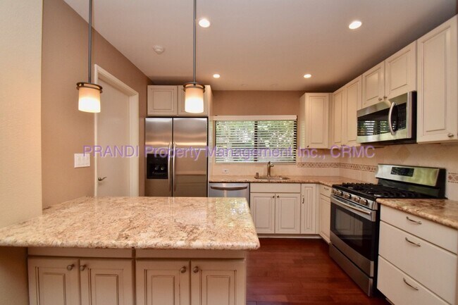 Photo - Lovely 3-Bedroom Townhouse in Desirable Pa...