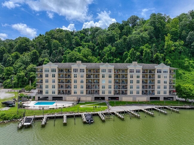 Photo - **Stunning Waterfront Condo in Downtown Knoxville**  2 Bedroom, 2 bath Fully renovated! Available... Unidad River Towne #401