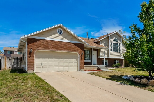 1179 E 2350 N