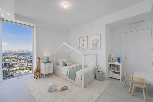 Photo - 700 NE 24th St Unidad 5107