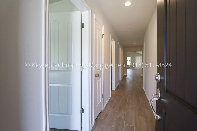 Photo - Gorgeous New Construction Home 4 Bed 2 Bath in Broken Arrow!
