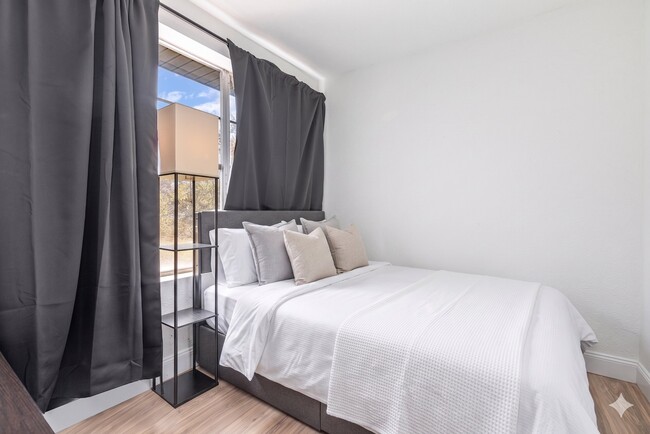 Building Photo - 733 Tarpon Ave