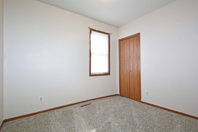 Photo - Spacious 3-Bed 1-Bath Unit in Hastings - Available Now!