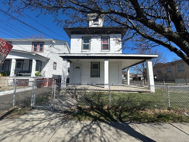 Building Photo - Beautiful 4 Bedroom House in Asbury Park!