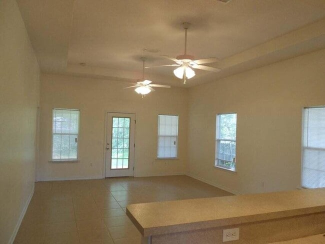 Building Photo - 713 N Park Blvd Rental