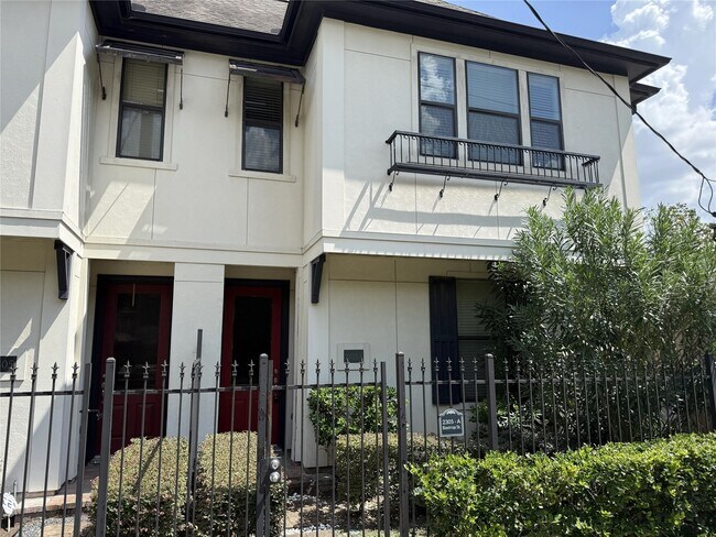 Building Photo - 2305 Bastrop St Unit A