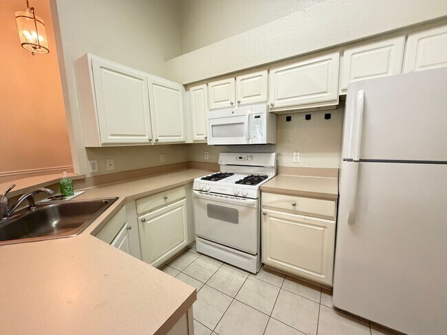 Photo - Top-Floor Condo in Grand Reserve at Windor Parke
