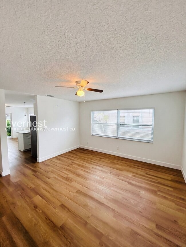 Photo - 2070 Loma Linda Way N