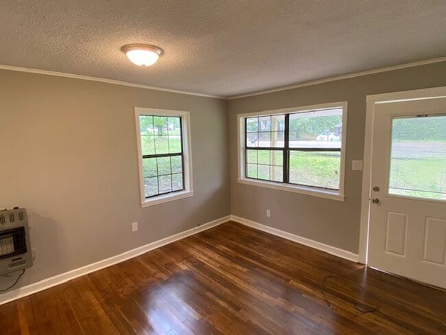 Photo - Renovated 2 Bedroom 1 Bath Home for Rent!