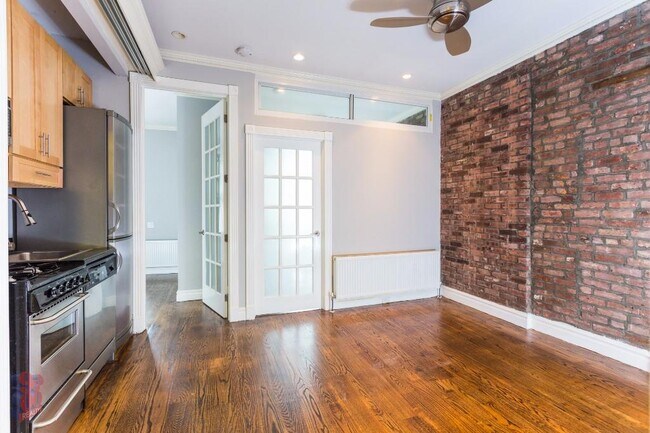 Building Photo - 47.5 E 1st St Unit 4R Rental