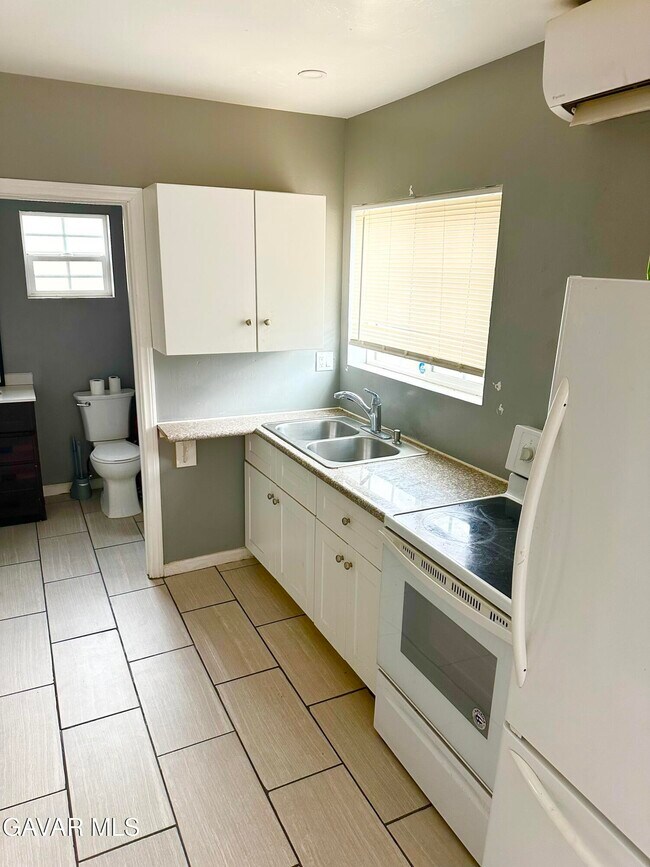 Photo - 45517 Corkwood Ave