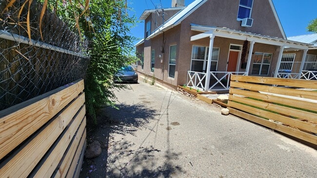 Photo - 1021 Edith Blvd NE