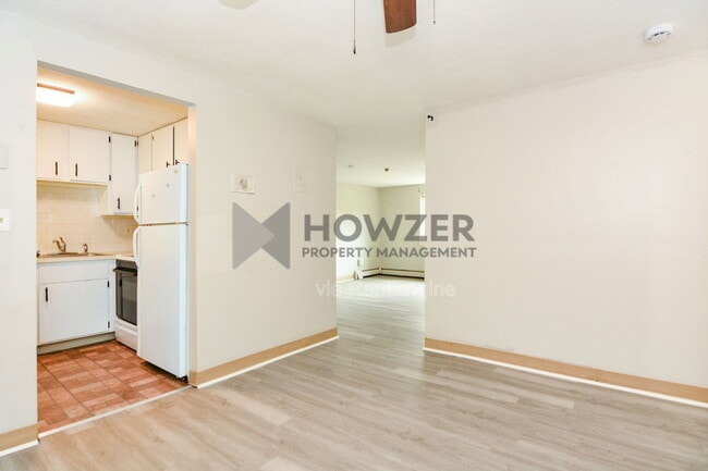 Photo - 215 Winter St Unit 4j