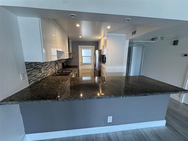 Photo - 3150 N Palm Aire Dr