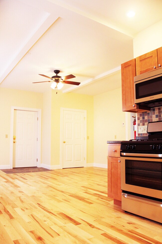 Building Photo - 51 N Champlain St Unit APT 8