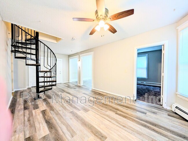 Photo - 61 Delos St W Unit Apt 3