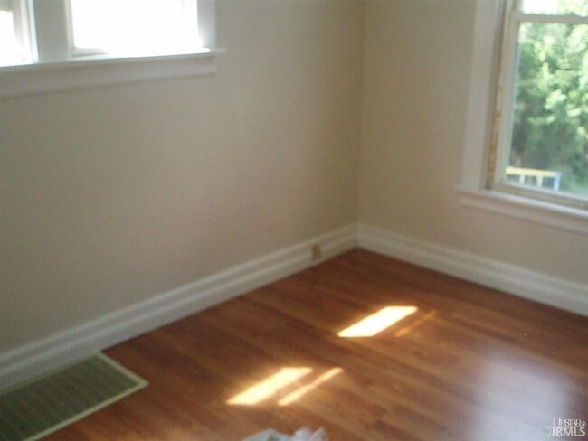 Photo - 938 Herman St